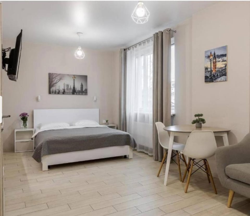 Bed, Living room, Photo of the whole room, Seating area, Dining area, Bedroom, hair dresser