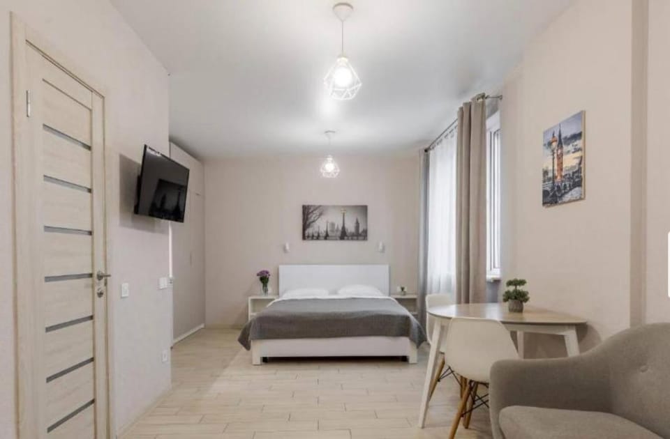 Bed, TV and multimedia, Living room, Photo of the whole room, Seating area, Bedroom