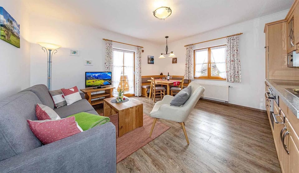 Kitchen or kitchenette, Living room, Seating area, Dining area