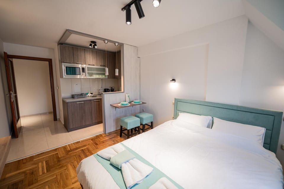 Bed, Kitchen or kitchenette, Photo of the whole room, Bedroom