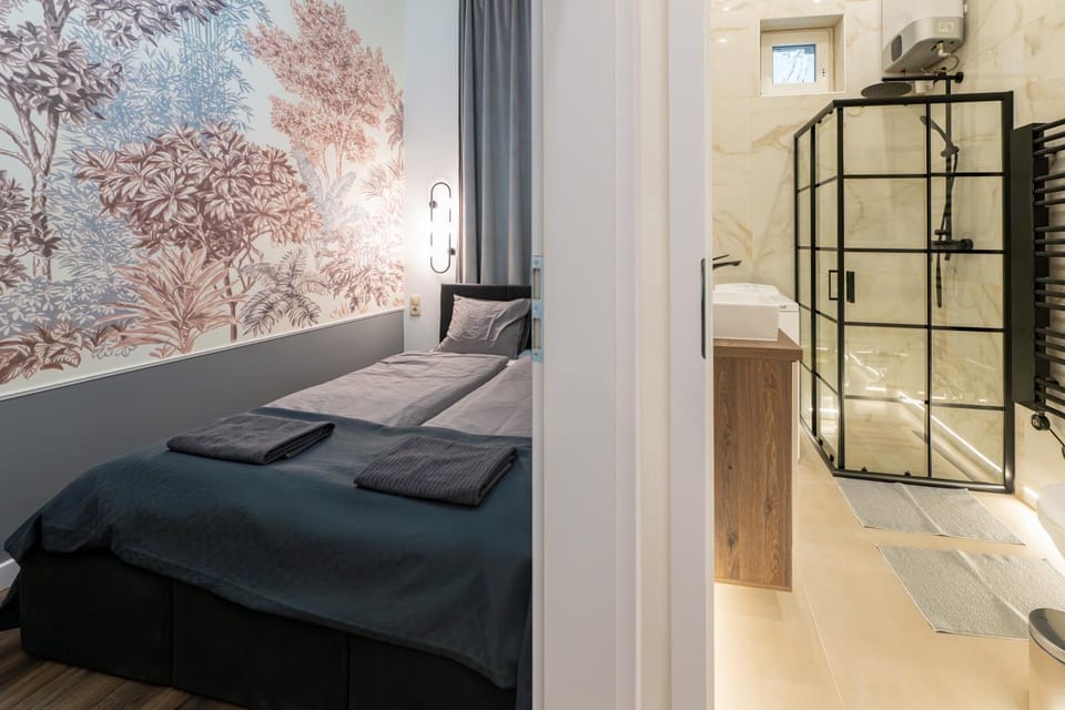 Shower, Bedroom