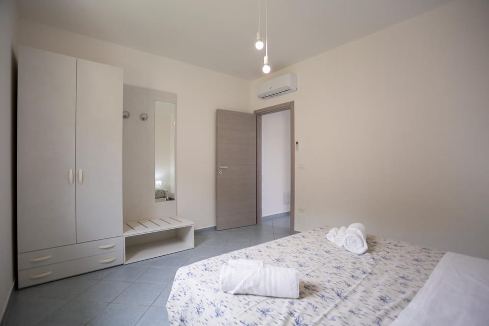 Bed, Bathroom, Photo of the whole room, Bedroom, towels, wardrobe