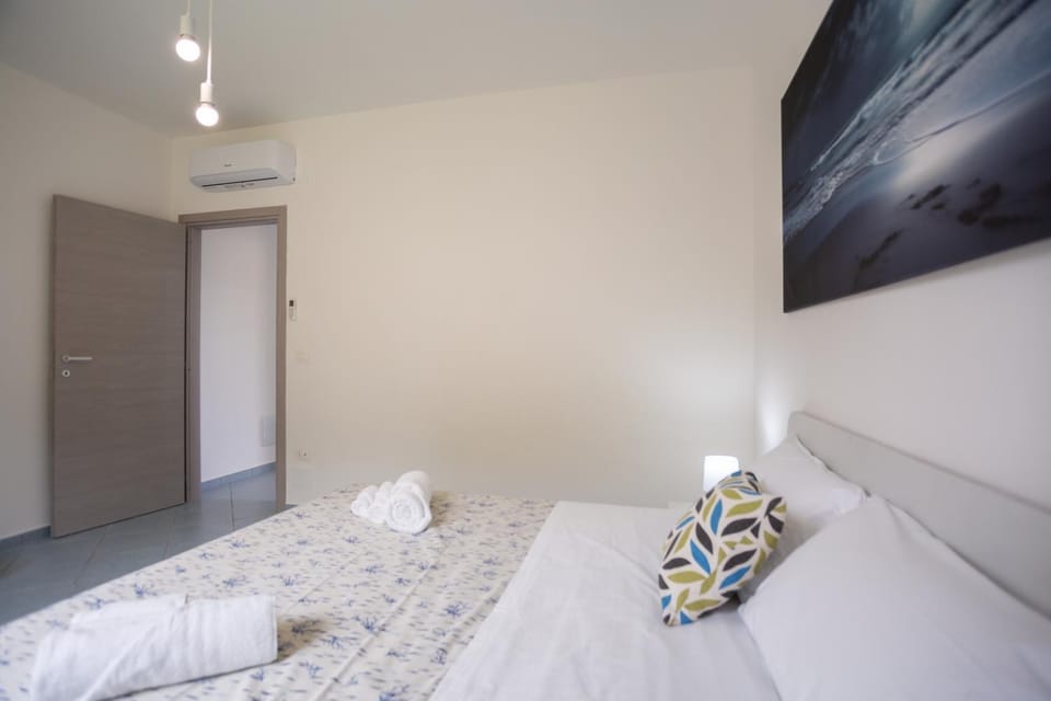 Bed, Photo of the whole room, Bedroom, towels, air conditioner