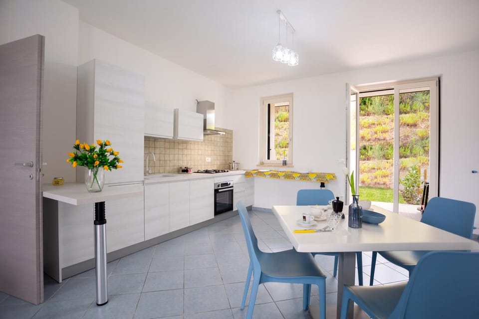 Kitchen or kitchenette, Kitchen or kitchenette, Living room, Seating area, Dining area, minibar, pet friendly, stove