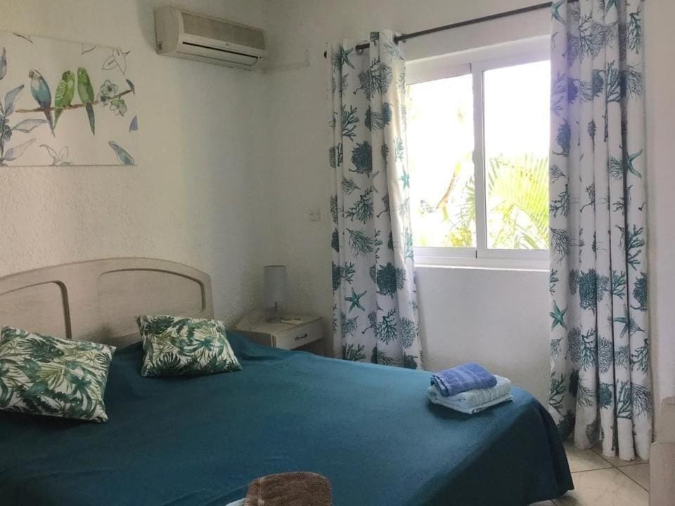 Bed, Photo of the whole room, Bedroom, air conditioner