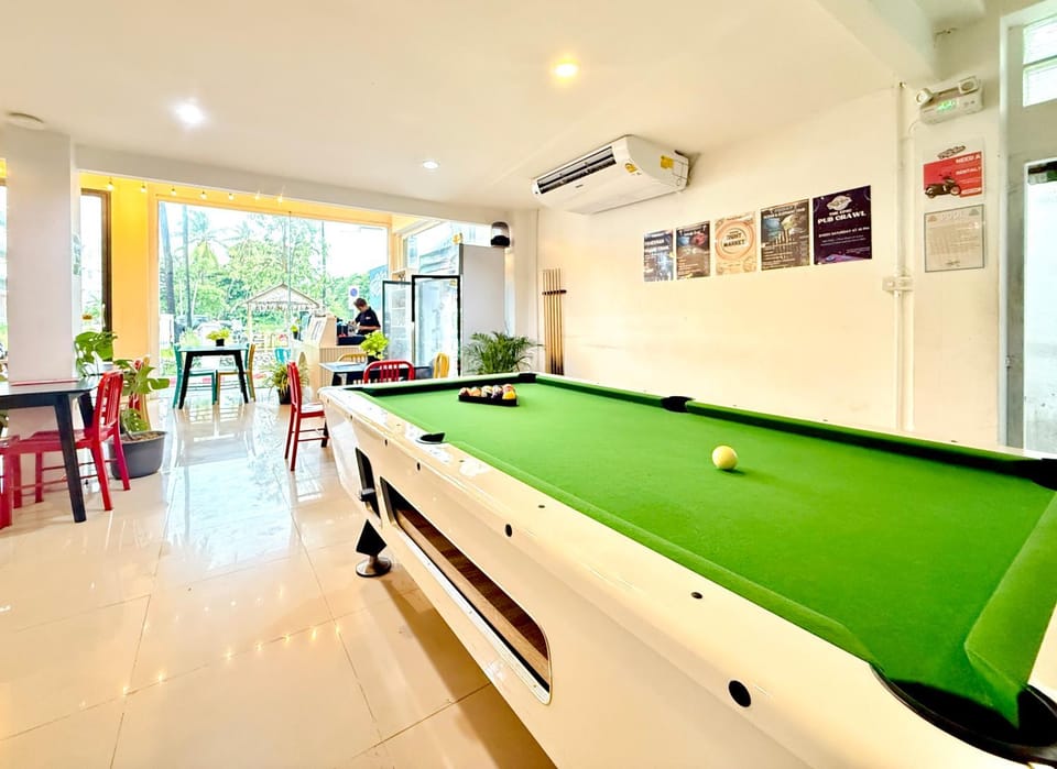 Billiard, Game Room, Seating area