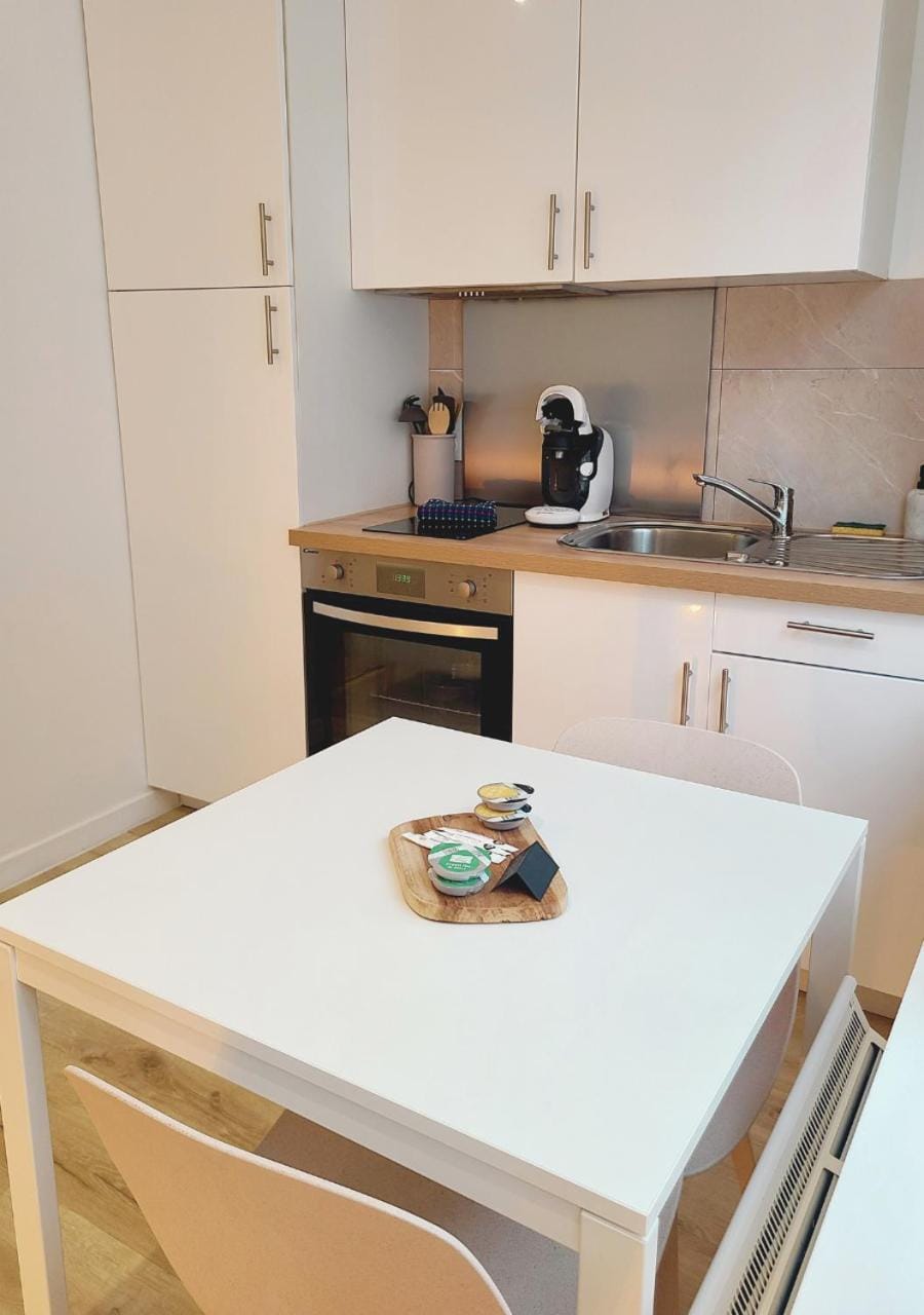 Kitchen or kitchenette, Dining area, stove, toaster, kitchen