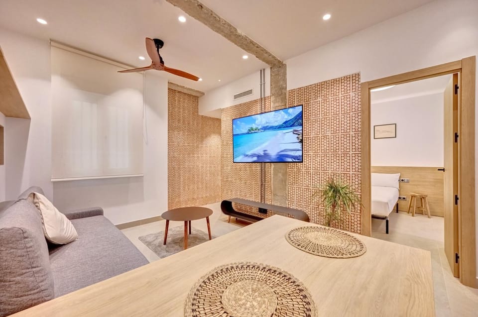 Communal lounge/ TV room