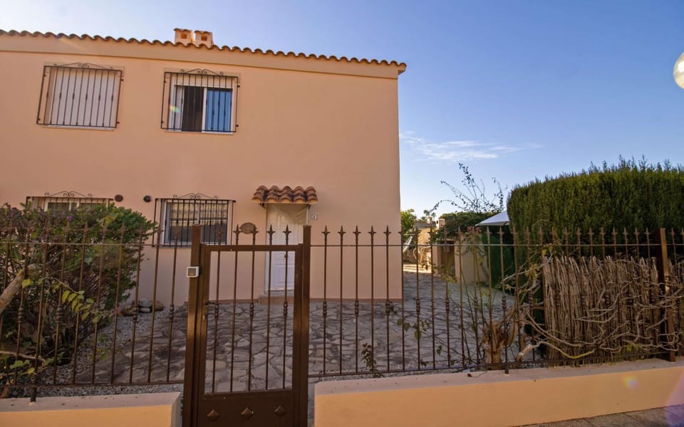 Property building, Facade/entrance, Off site