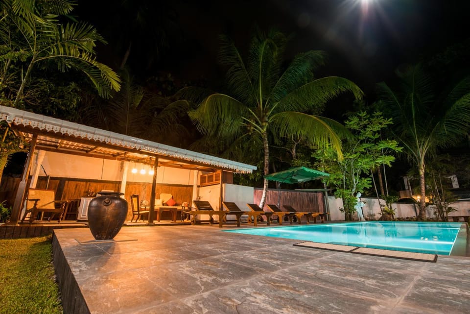 Patio, Swimming pool, Swimming pool