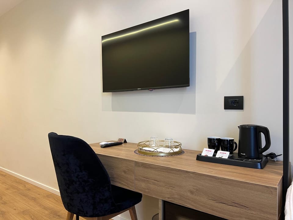 Andi Downtown Deluxe Rooms Hotel in Vlorë