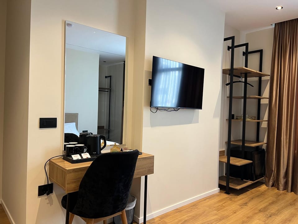 Andi Downtown Deluxe Rooms Hotel in Vlorë