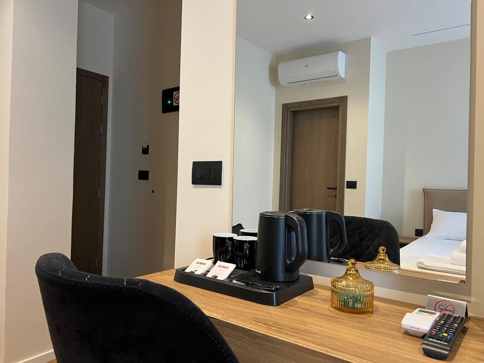 Andi Downtown Deluxe Rooms Hotel in Vlorë