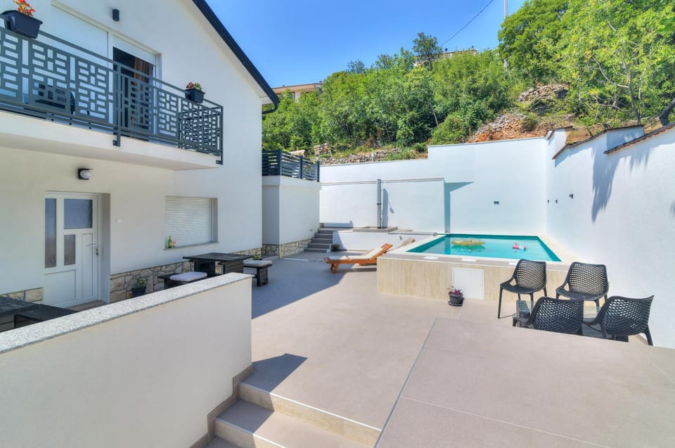 Property building, Patio, View (from property/room), Balcony/Terrace, Seating area, Pool view, Swimming pool