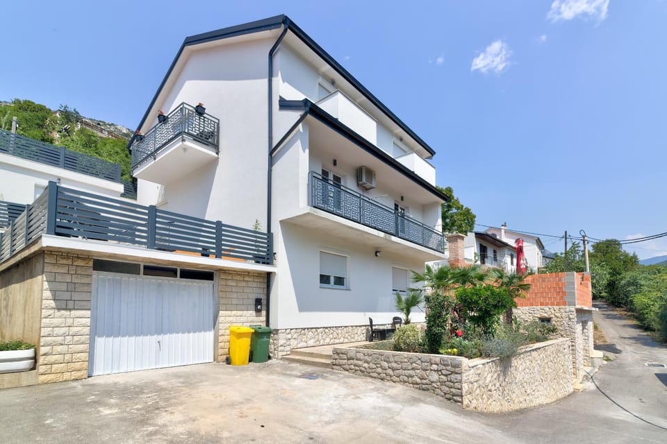 Property building, Neighbourhood, Street view