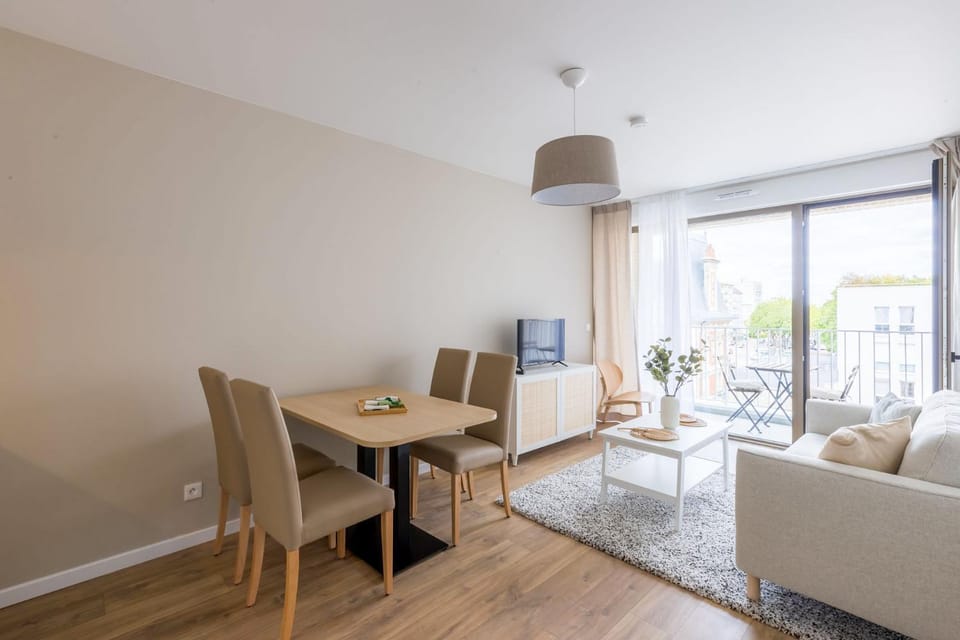 TV and multimedia, Living room, Dining area