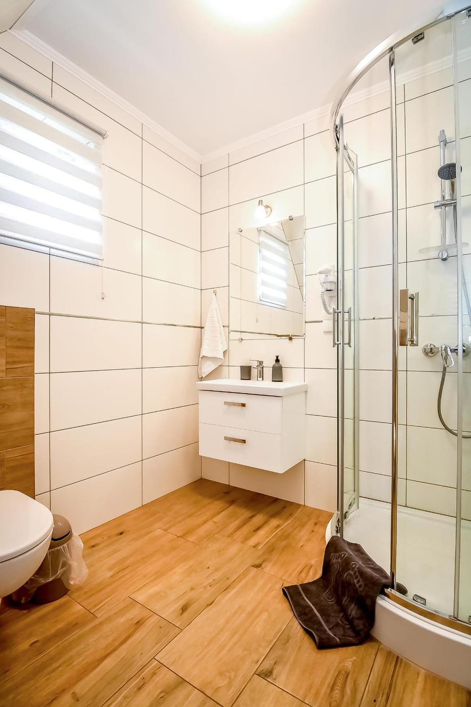 Shower, Toilet, Bathroom, towels