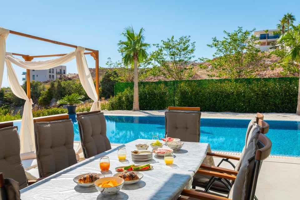 Day, Balcony/Terrace, Food and drinks, Seating area, Food, Garden view, Pool view, Swimming pool, Breakfast, sunbed