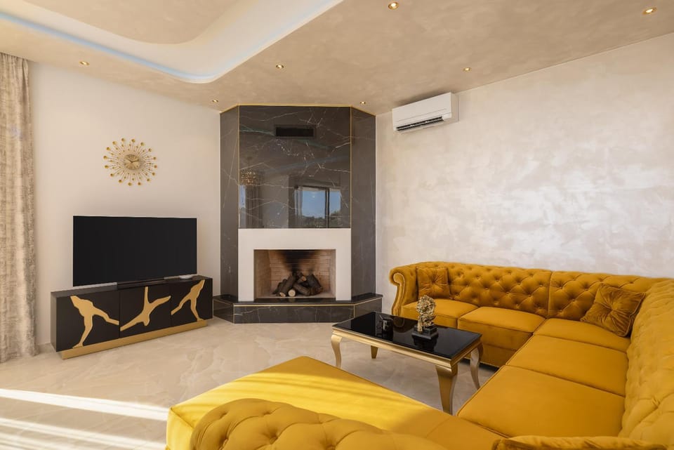 Communal lounge/ TV room, TV and multimedia, Living room