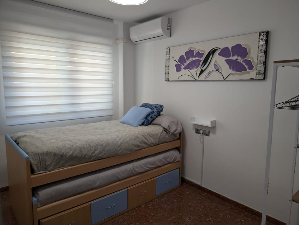 Bed, Photo of the whole room, Bedroom, bunk bed, air conditioner