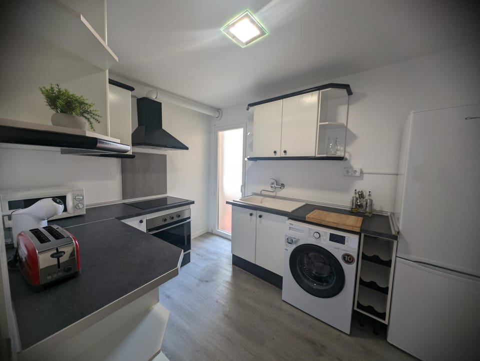 Kitchen or kitchenette, dishwasher, minibar, oven, pet friendly, stove, toaster, washing machine, dryer
