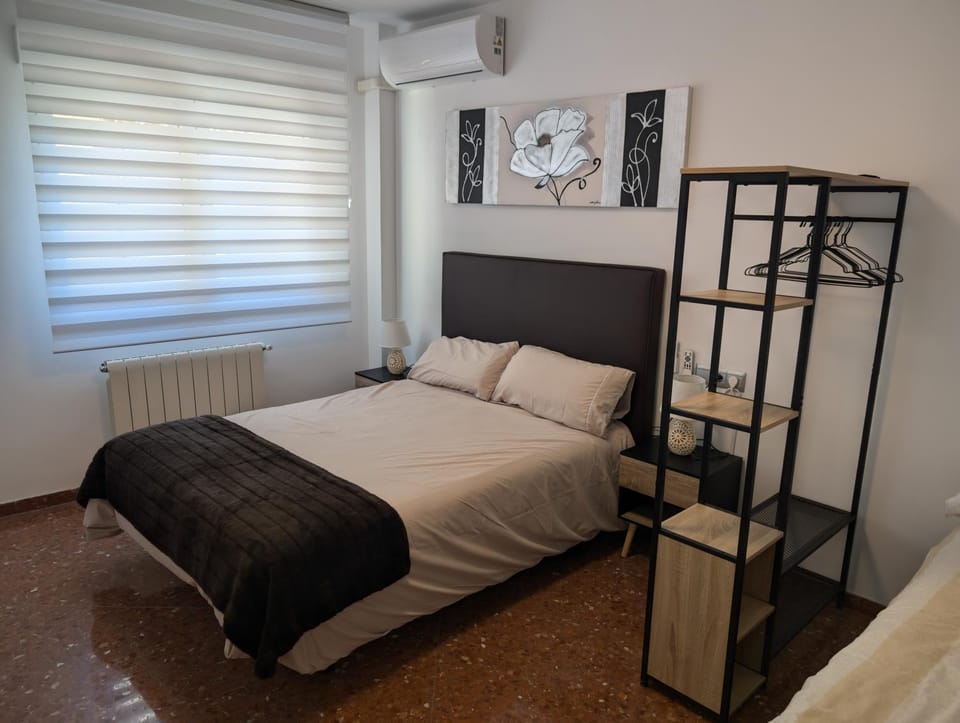 Bed, Photo of the whole room, Bedroom, air conditioner