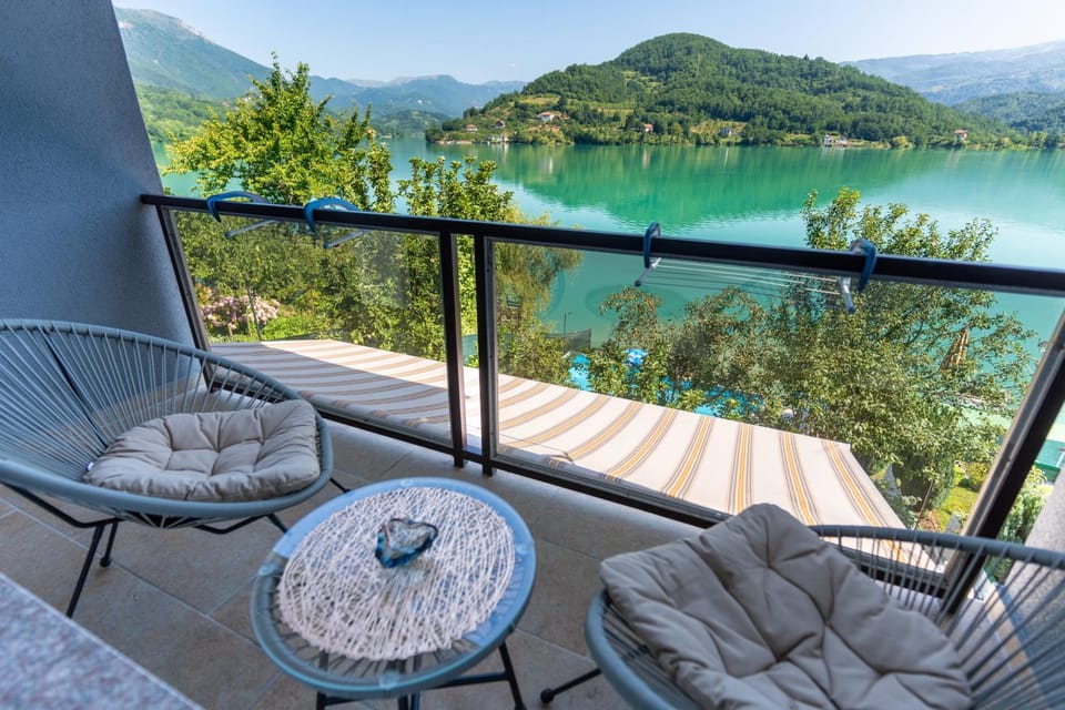 Natural landscape, View (from property/room), Balcony/Terrace, Seating area, Lake view, River view