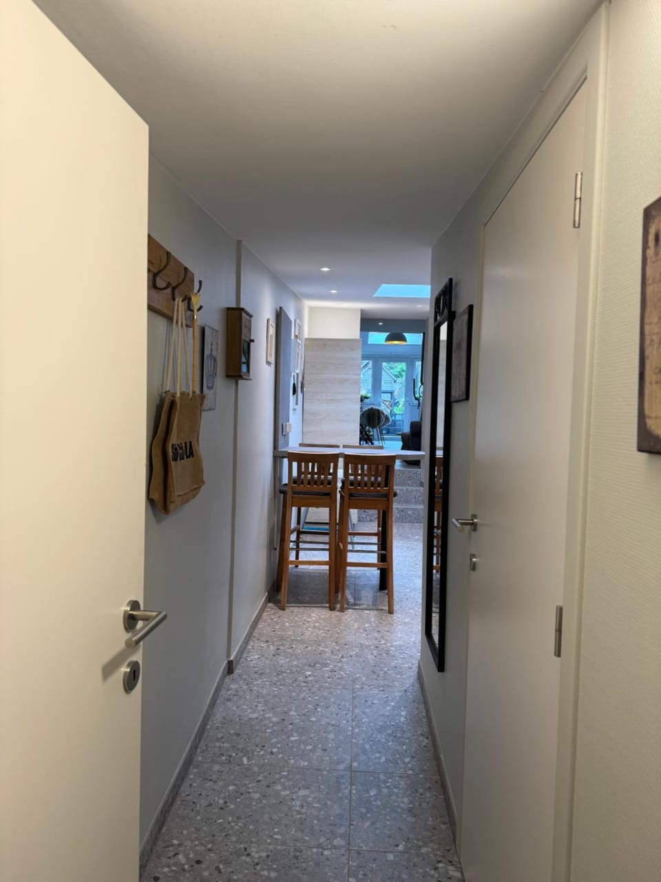 Facade/entrance, Dining area
