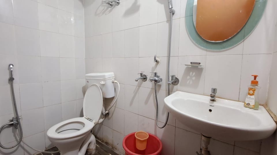 Shower, Toilet, towels