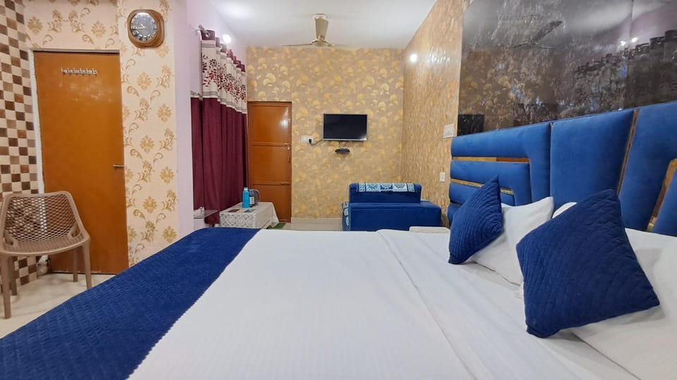 Bed, Living room, Bedroom, air conditioner