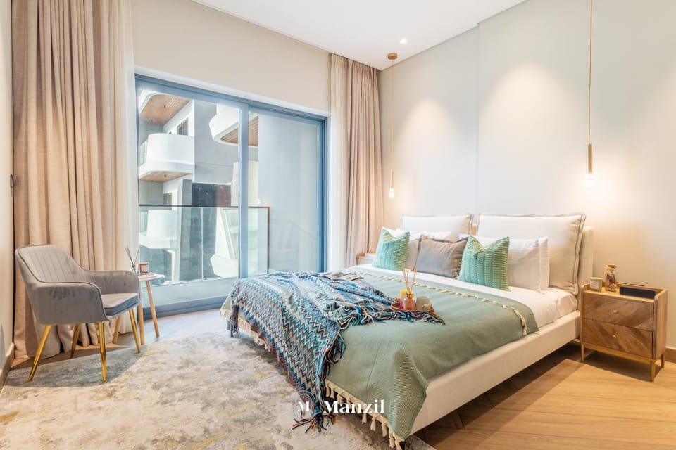 Bed, Photo of the whole room, Seating area, Bedroom