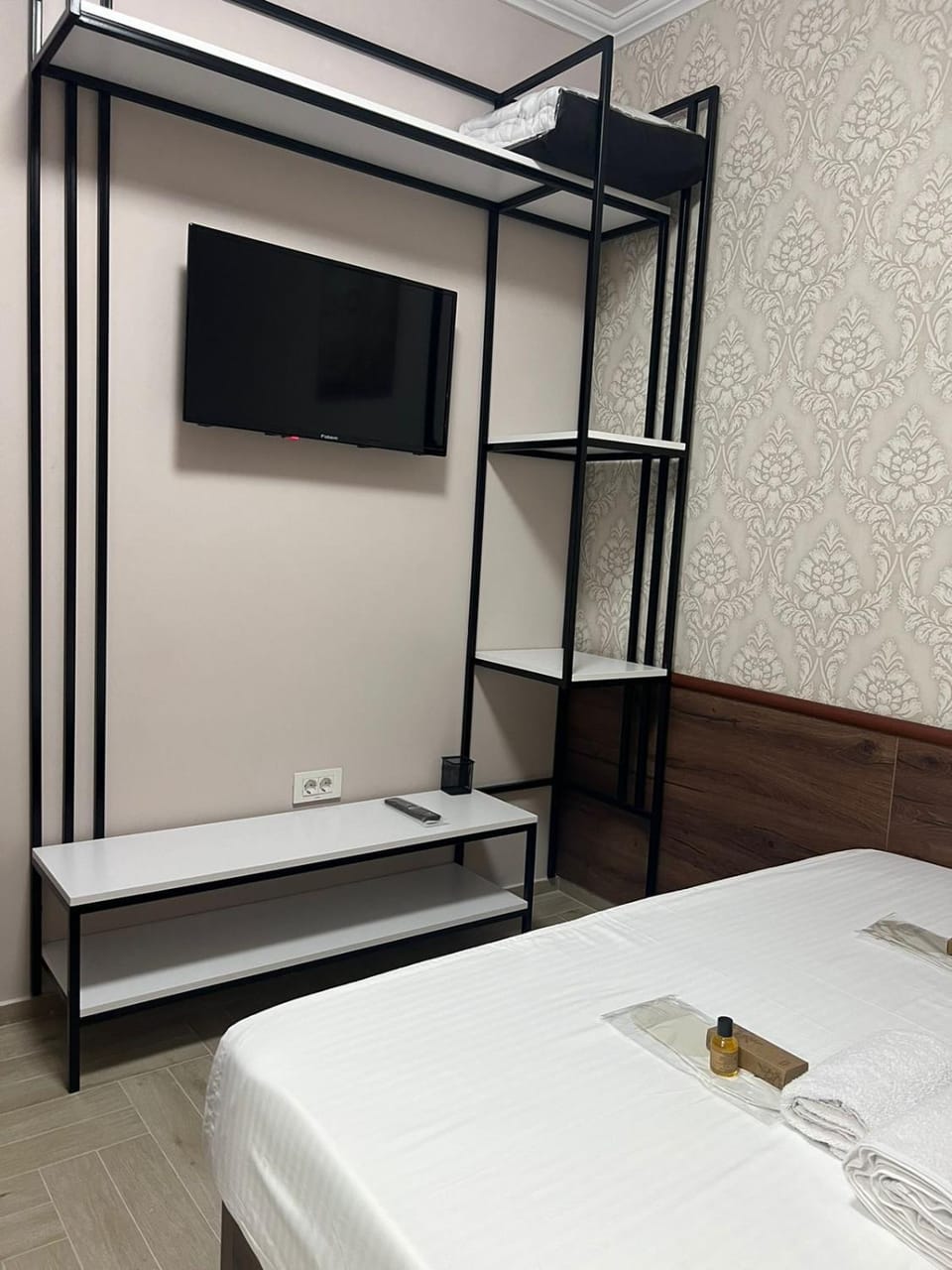 Bed, Photo of the whole room, Bedroom, hair dresser