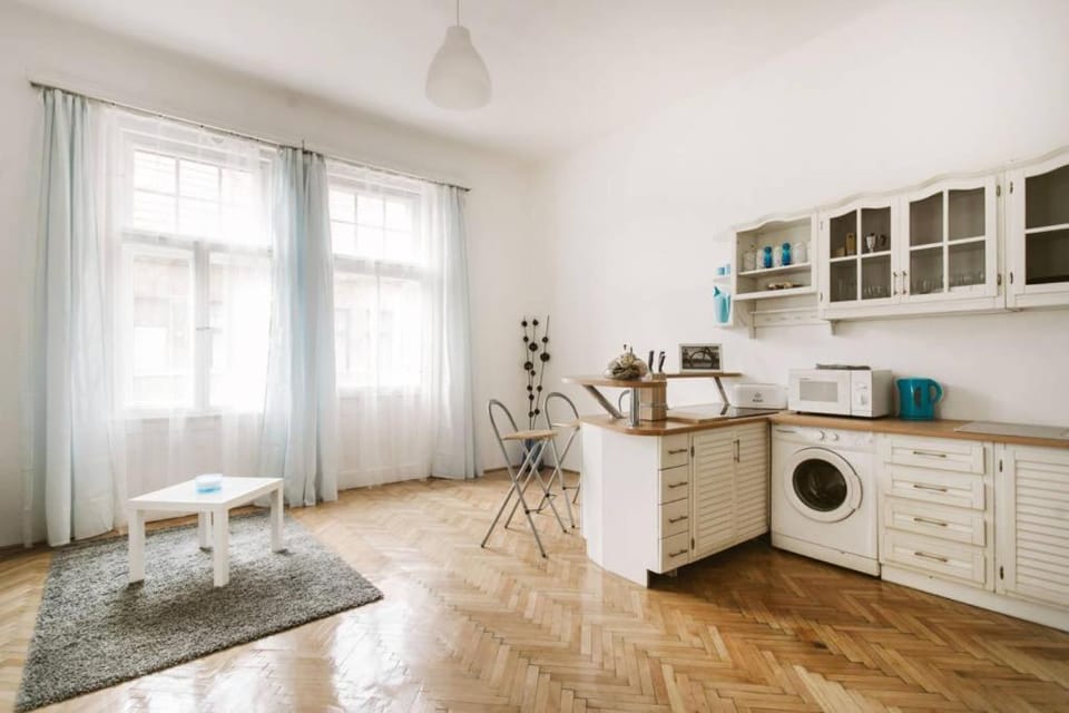 Századfordulós elegáns lakás erkéllyel Apartment in Budapest