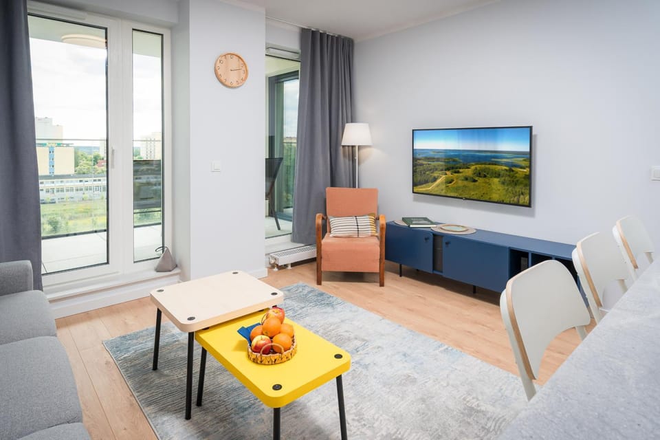 TV and multimedia, Living room, Seating area, Dining area, Evening entertainment