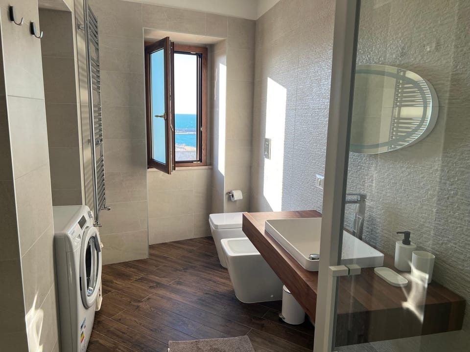 Shower, Toilet, Bathroom, bidet, towels