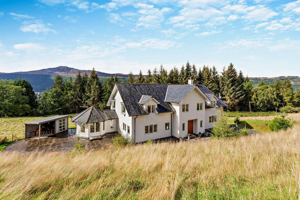 Sealladh an Loch House in Scotland