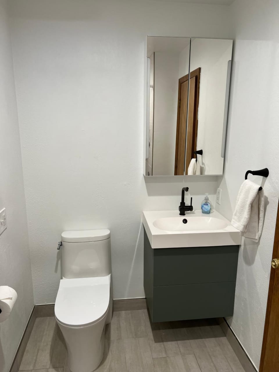 Perfectly located Waterhill home - Max occupancy for 4 unrelated people, STR license # STR22-0086 House in Ann Arbor