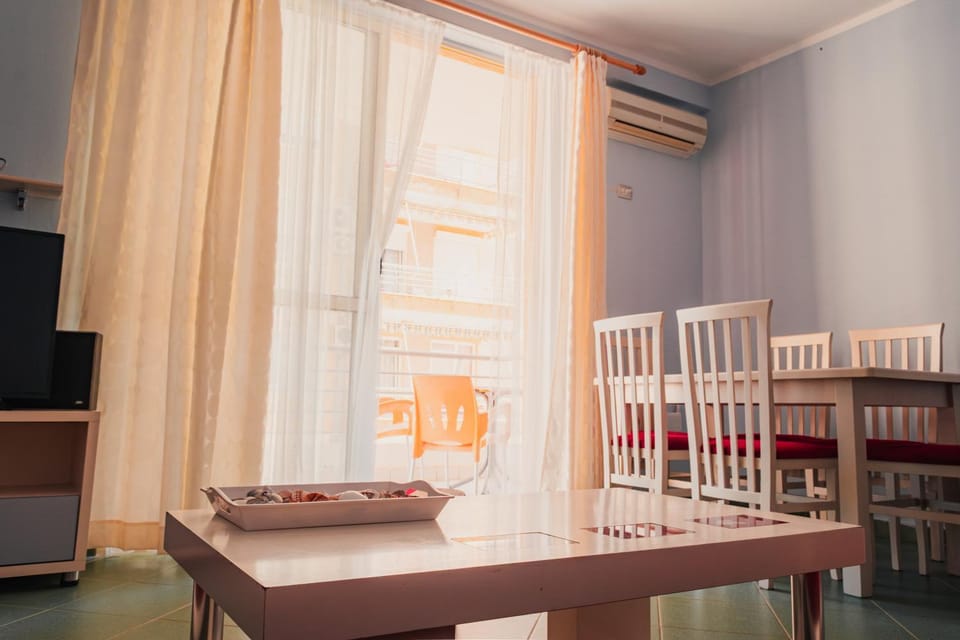 View (from property/room), Balcony/Terrace, Living room, Dining area