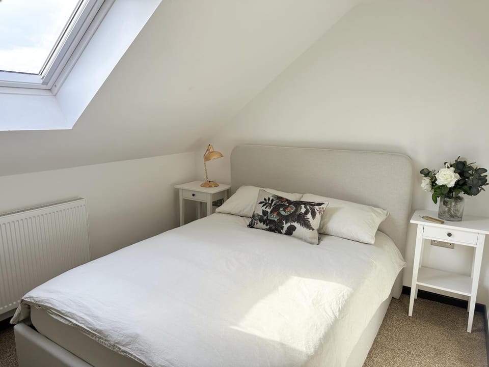 Bed, Bedroom, heating