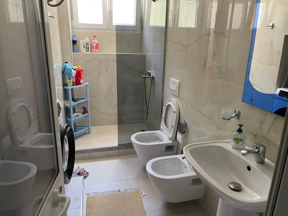 Shower, Toilet, Bathroom, bidet, towels
