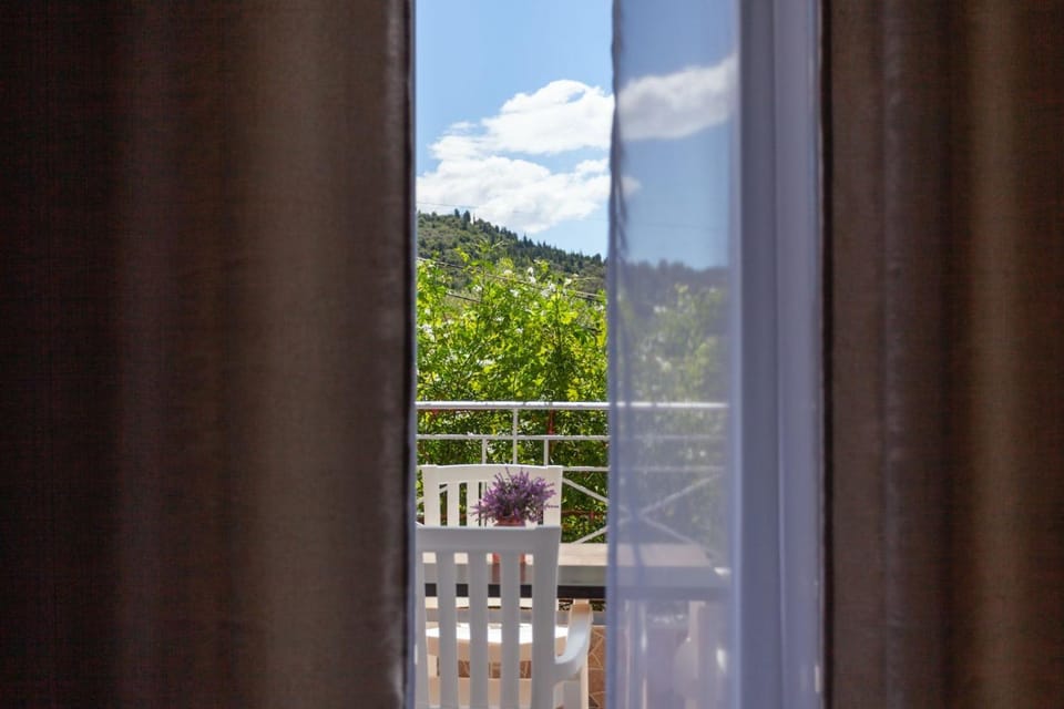 Day, Natural landscape, View (from property/room), Dining area, Mountain view
