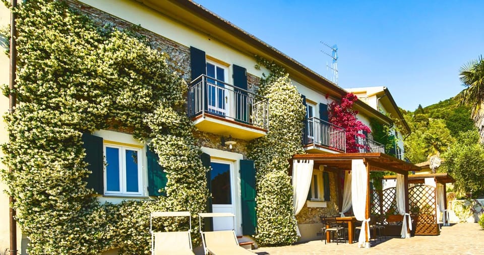 Property building, Patio, Nearby landmark, Facade/entrance, Day, Natural landscape, Summer, BBQ facilities, Garden, Balcony/Terrace, Other, On site, Garden view, Swimming pool