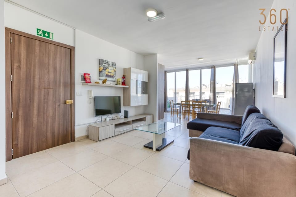 Communal lounge/ TV room, TV and multimedia, Kitchen or kitchenette, Living room, Seating area, Dining area, Evening entertainment, minibar