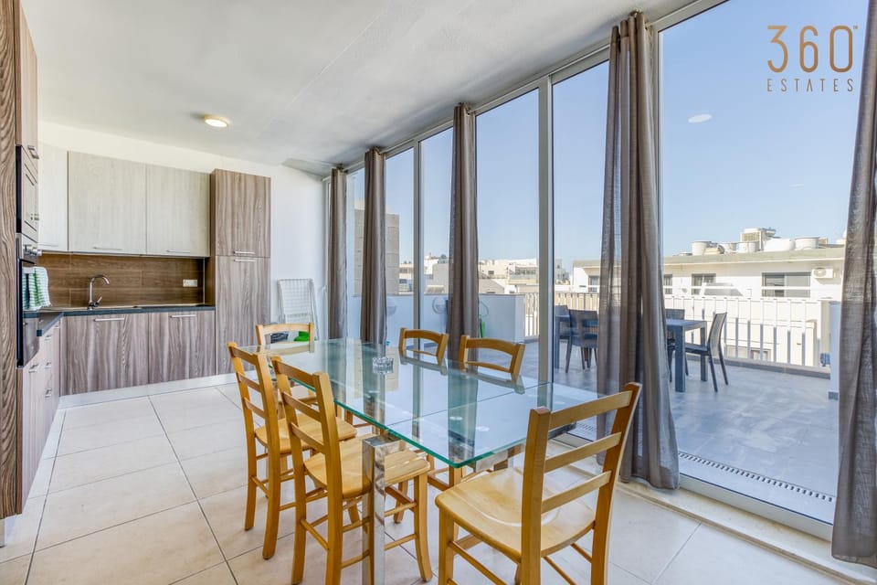 Patio, Day, View (from property/room), Balcony/Terrace, Kitchen or kitchenette, Living room, Seating area, Dining area