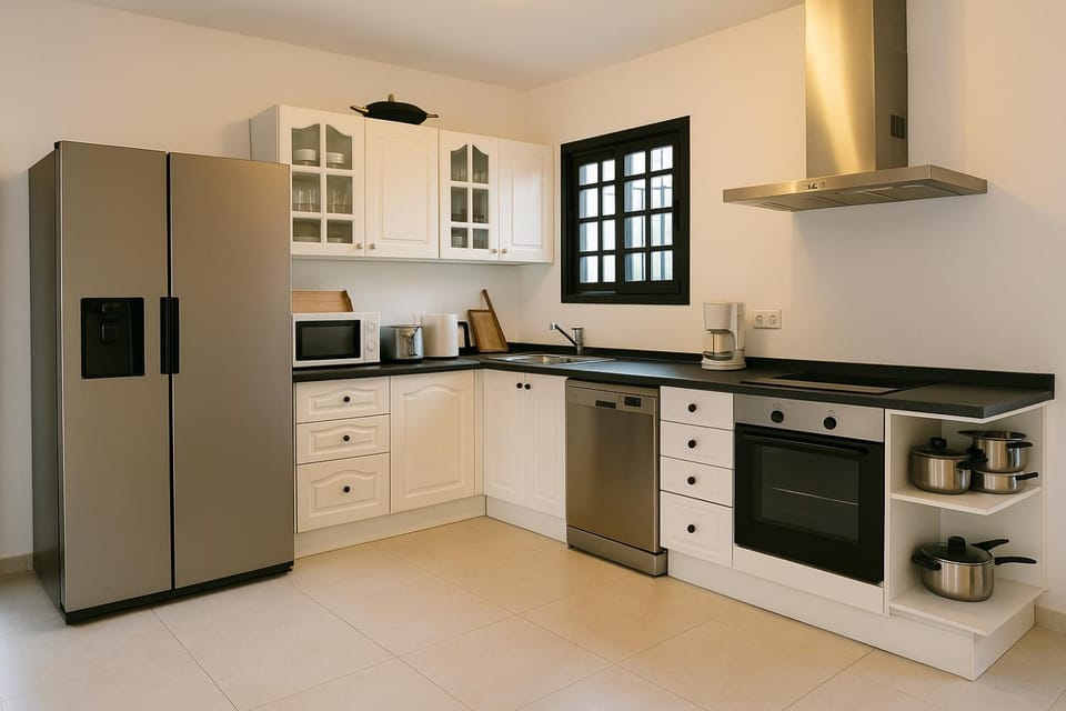 Coffee/tea facilities, Kitchen or kitchenette, dishwasher, oven, stove, toaster