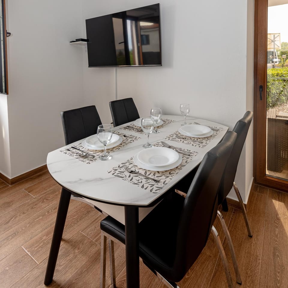 TV and multimedia, Dining area