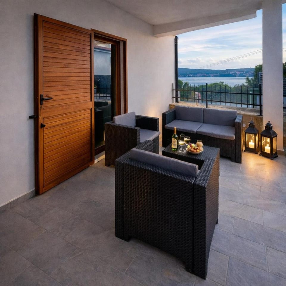 Patio, Natural landscape, View (from property/room), Balcony/Terrace, Dining area, Mountain view