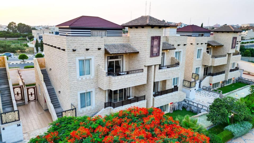 Property building, Spring, Day, Garden, View (from property/room), Balcony/Terrace, Garden view