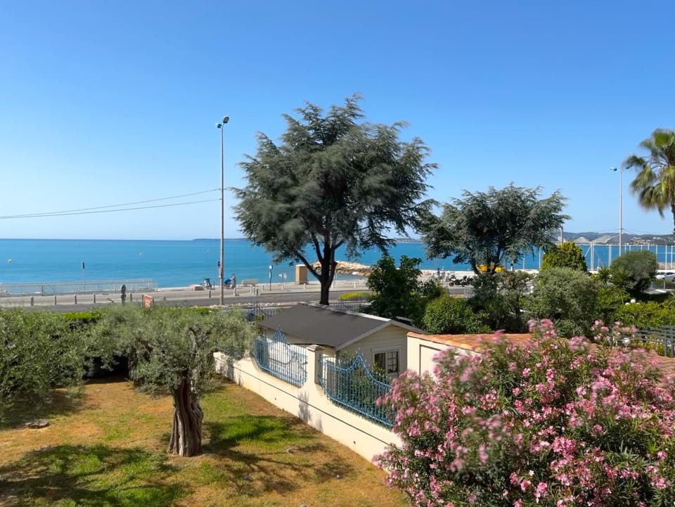 By the beach, Sea View, brand new Apartment in Cagnes-sur-Mer