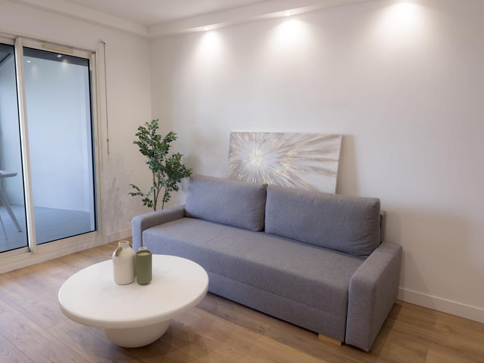 By the beach, Sea View, brand new Apartment in Cagnes-sur-Mer